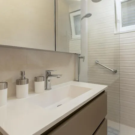 Sky, Free Private Parking Apartment
