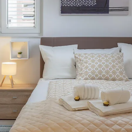 Sky, Free Private Parking 아파트 *