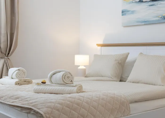 Sky, Free Private Parking 마카르스카