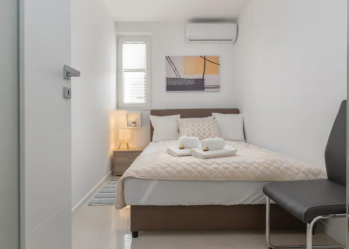 Sky, Free Private Parking