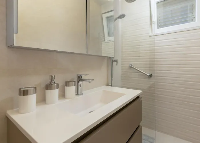 Sky, Free Private Parking 아파트