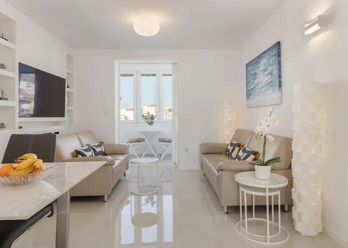 Sky, Free Private Parking * 마카르스카