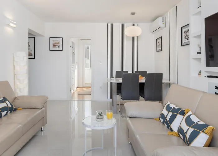 Sky, Free Private Parking 아파트 *