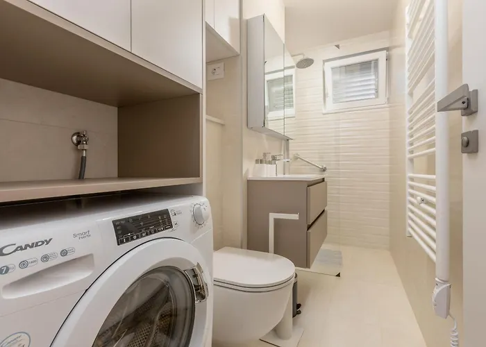 Sky, Free Private Parking *